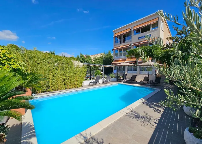 Apartments Marina